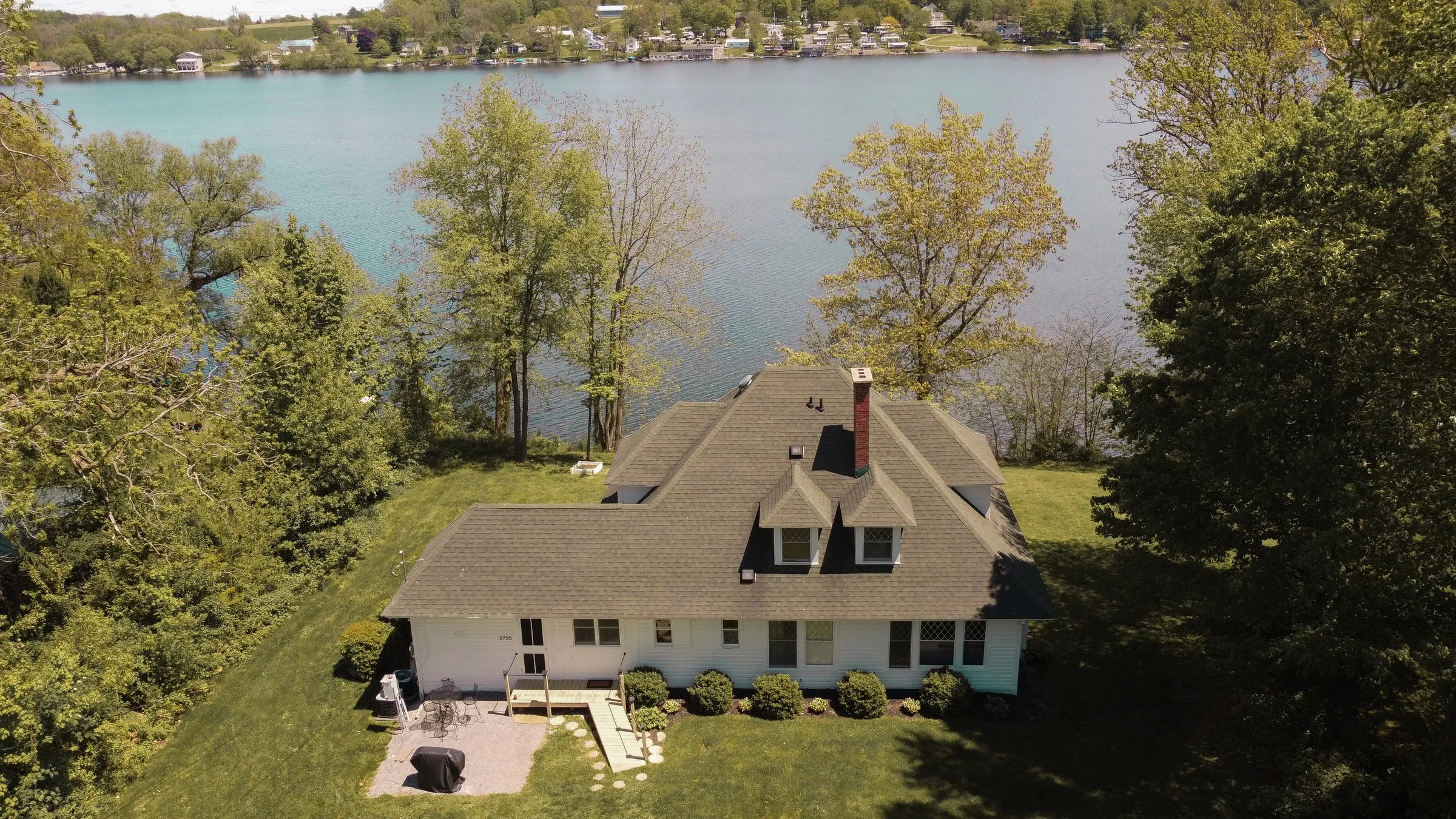 Aerial view of the Silver Lake Haus cottage on the wooded shoreline of Silver Lake